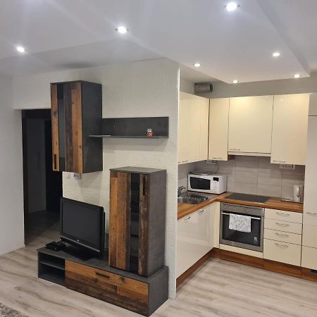 Verebes Apartman Γκιόρ Εξωτερικό φωτογραφία
