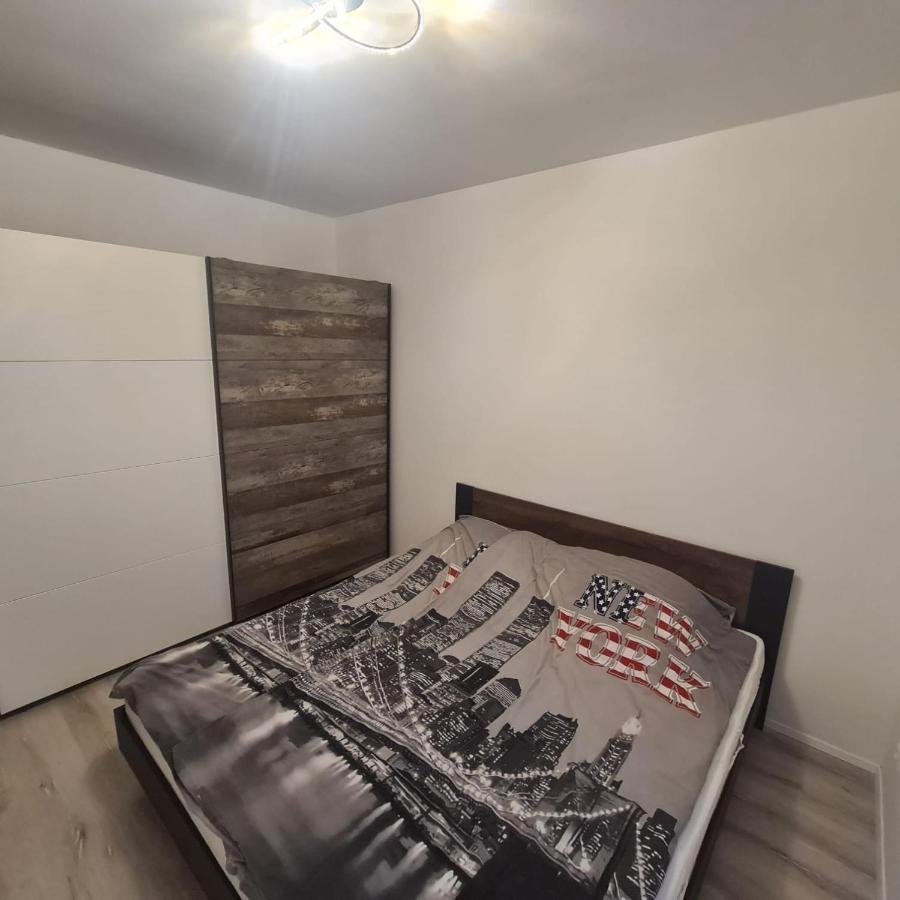 Verebes Apartman Γκιόρ Εξωτερικό φωτογραφία