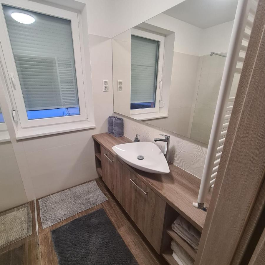 Verebes Apartman Γκιόρ Εξωτερικό φωτογραφία