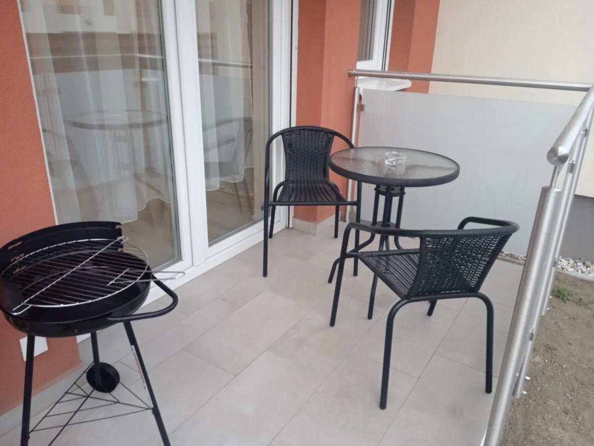 Verebes Apartman Γκιόρ Εξωτερικό φωτογραφία