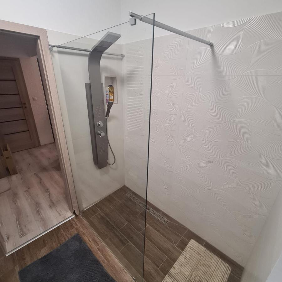 Verebes Apartman Γκιόρ Εξωτερικό φωτογραφία